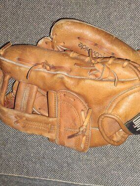 Softball glove